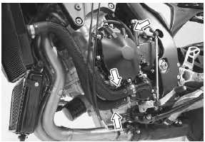 Suzuki GSX-R. Water hose inspection