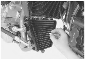 Suzuki GSX-R. Oil cooler inspection
