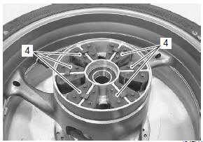 Suzuki GSX-R. Engine sprocket removal and installation