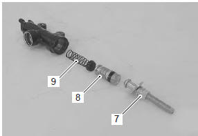 Suzuki GSX-R. Rear brake master cylinder disassembly and assembly