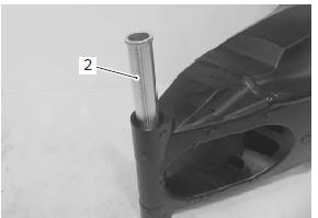 Suzuki GSX-R. Swingarm bearing removal and installation