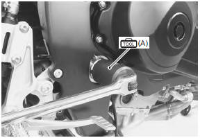 Suzuki GSX-R. Swingarm removal and installation