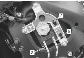 Suzuki GSX-R. Excv cable removal and installation