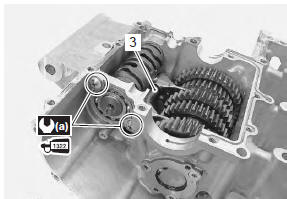 Suzuki GSX-R. Gearshift cam and gearshift fork