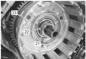 Suzuki GSX-R. Clutch removal