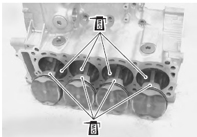 Suzuki GSX-R. Piston and conrod