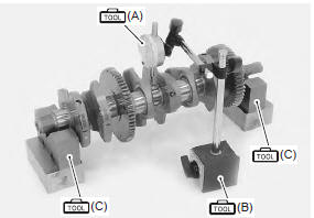 Suzuki GSX-R. Crankshaft runout