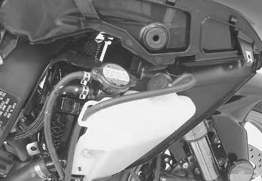 Suzuki GSX-R. Engine coolant level inspection